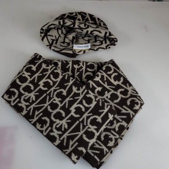 Calvin Klein CK Logo Scarf and Beanie Set - Picture 4 of 5